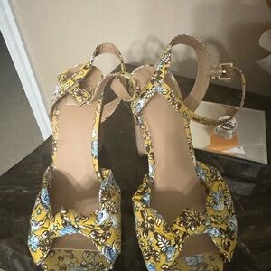 Kaari Blue Yellow Floral Sandals